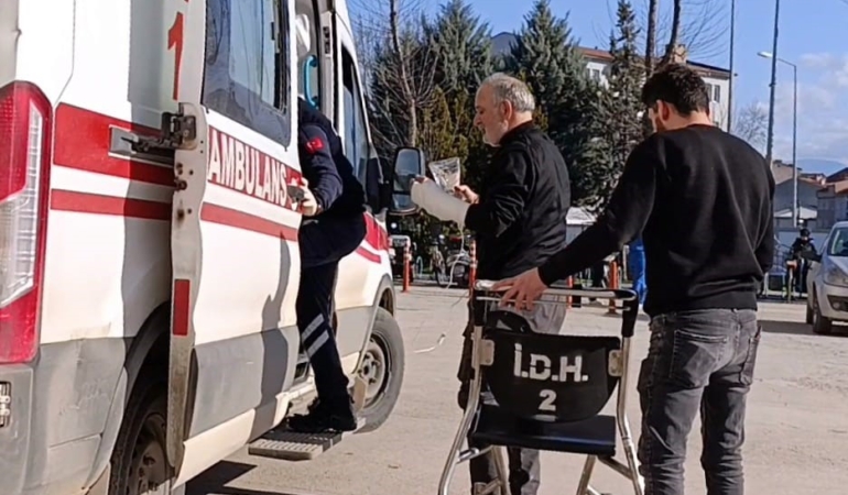 Ağaç budarken bileğini kesti