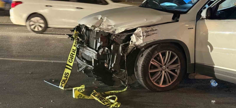 Esenyurt E-5’te otomobilin çarptığı motosiklet sürücüsü hayatını kaybetti