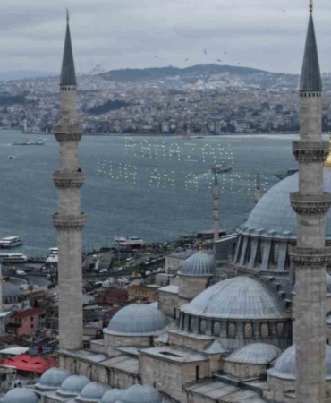 Ramazan-ı Şerif’in müjdecisi mahyalar İstanbul’u süslemeye başladı