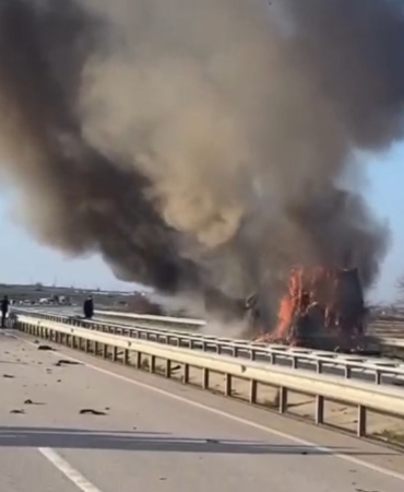 Edirne’de domates yüklü tır alev alev yandı
