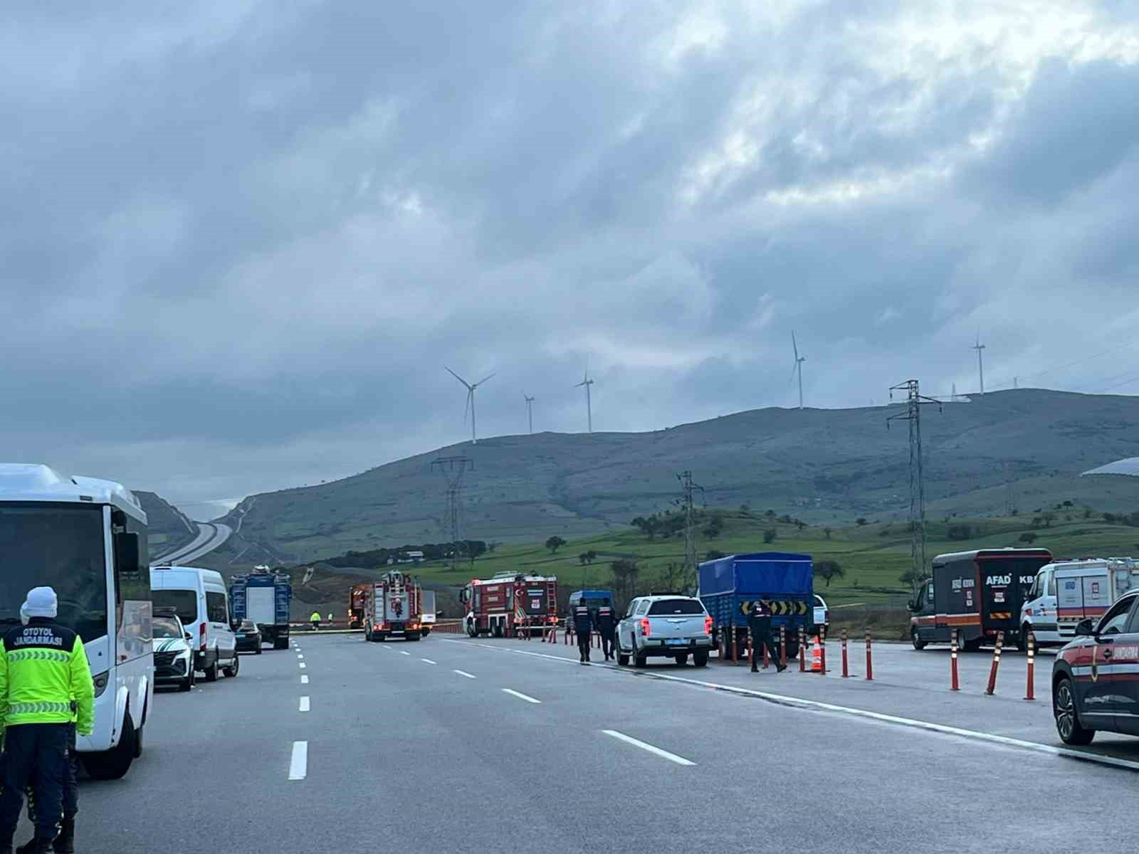 Balıkesir’de F-16 uçağının düştüğü bölgede çalışmalar sabahın ilk ışıklarıyla devam ediyor