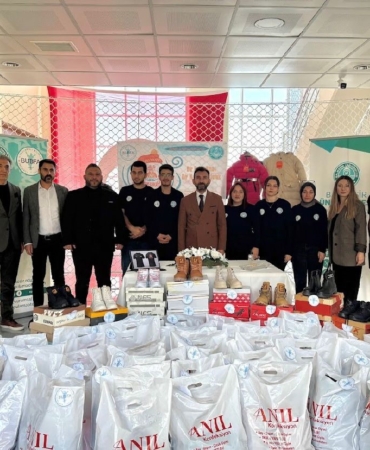 Burhaniye’de ihtiyaç sahibi öğrencilere kışlık destek sağlandı