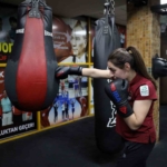 Kilo vermek için eldiven taktı, Avrupa şampiyonu oldu