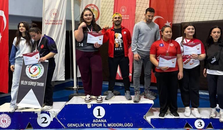 Tekirdağlı öğrenci bilek güreşinde Türkiye birincisi oldu