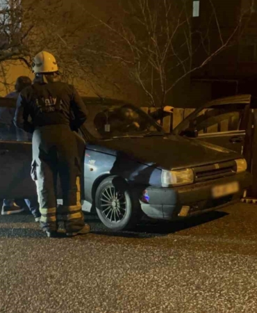 Tekirdağ’da otomobil bahçe duvarına çarptı