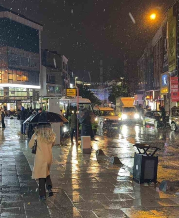 Arnavutköy’de kar yağışı başladı