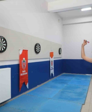 Öğrenciler dart turnuvasında kıyasıya mücadele etti