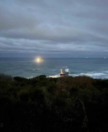 Kastamonu açıklarında 10 gün önce vurulan gemi Sarıyer açıklarında karaya oturdu