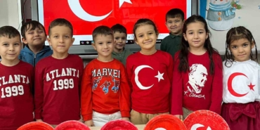 Balıkesir’de eğitimde ikinci dönem bayrak sevgisiyle başladı