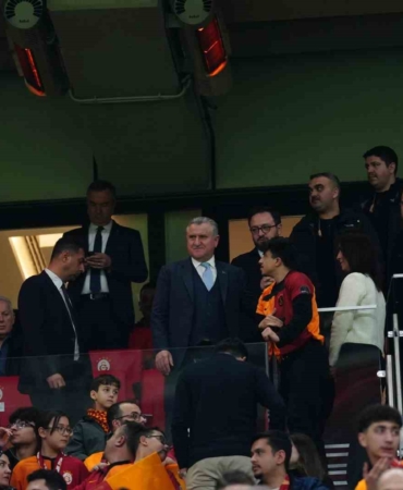 Bakan Osman Aşkın Bak, Galatasaray - Juventus maçını izledi