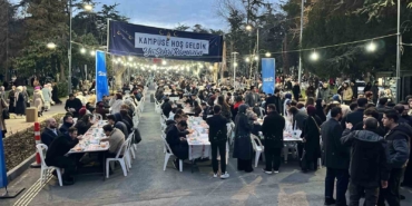İstanbul Üniversitesi’nde düzenlenen iftara binlerce öğrenci katıldı