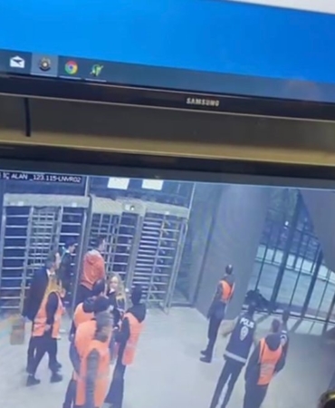 Genç taraftarın tribünden düştüğü anlar kamerada