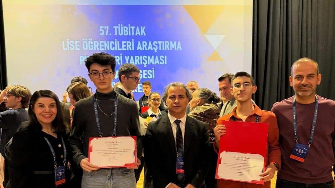 Balıkesirli öğrenciler Bursa’dan iki ödülle döndü