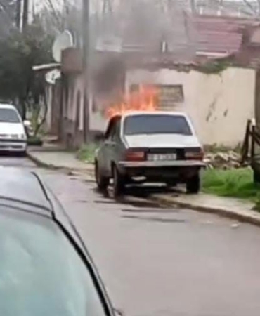 Bursa’da park halindeki otomobil alevlere teslim oldu