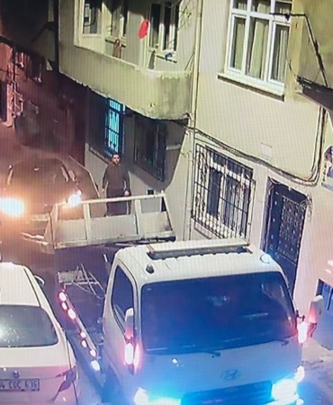 Esenler’de otomobil yüklü çekici 13 araca çarptı, 1 kişinin yaralandığı kaza kamerada