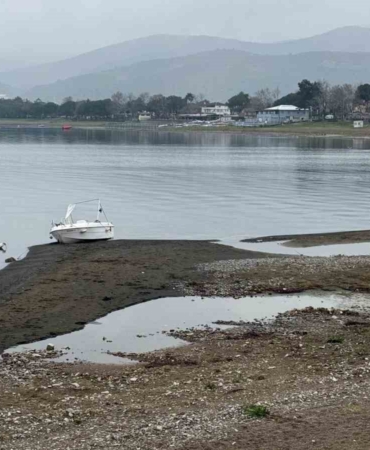 İznik Gölü’nde kuraklık alarmı: Yağışlara rağmen çekilme sürüyor