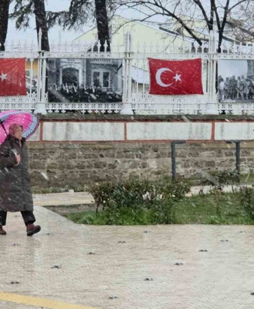 Edirne’de kar yağışı yeniden başladı