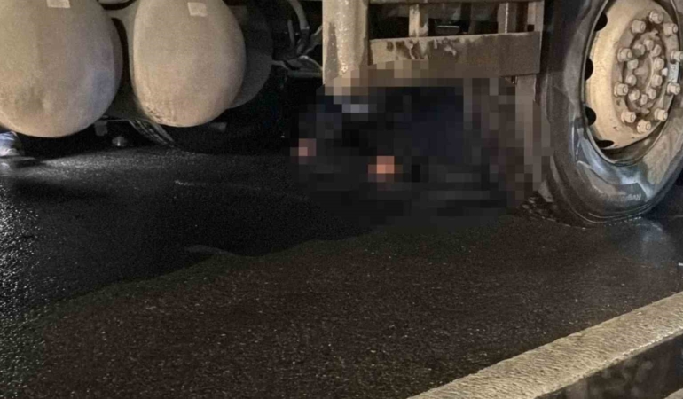 Üsküdar’da feci kaza: Karşıya geçmek isteyen kadın kamyonun altında kaldı