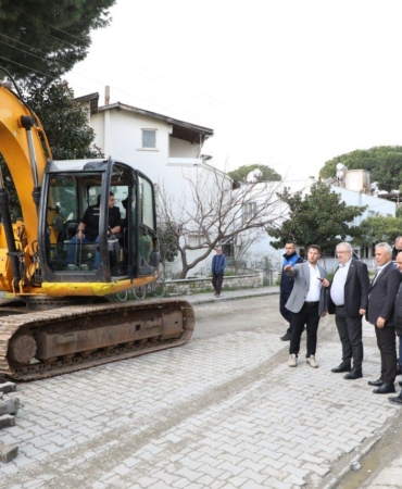 Edremit Belediyesi’nden İkizçay Mahallesi’nde yoğun yol mesaisi