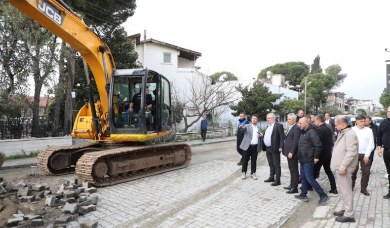 Edremit Belediyesi’nden İkizçay Mahallesi’nde yoğun yol mesaisi