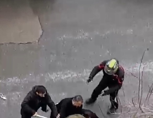 Ataşehir’de yol verme tartışması sopalı kavgaya dönüştü