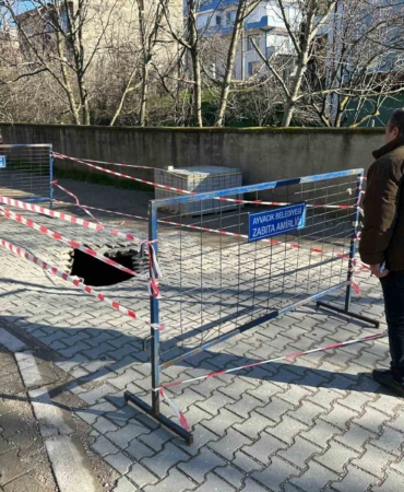 Ayvacık’ta yol çöktü