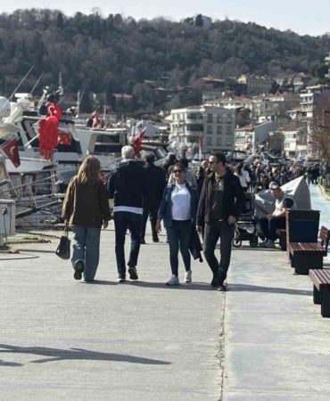 İstanbul’da güneşli havayı fırsat bilenler Bebek sahiline akın etti