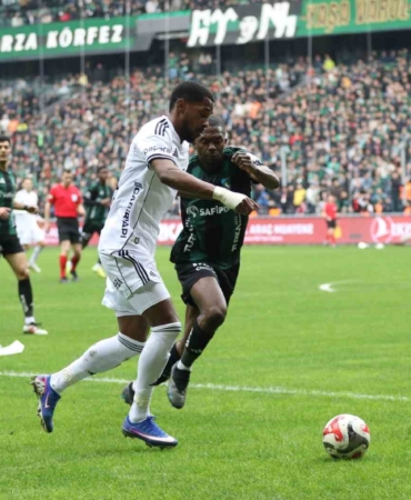 Trendyol Süper Lig: Kocaelispor: 0 - Beşiktaş: 0 (İlk yarı)