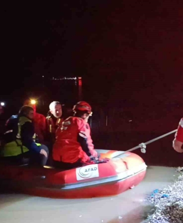 Meriç Nehri kıyısında mahsur kalan 2 işçi kurtarıldı