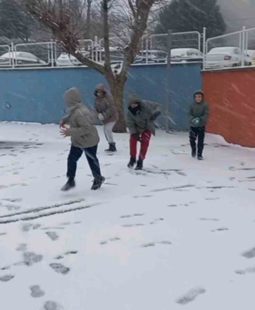 Edirne’de çocukların kar sevinci