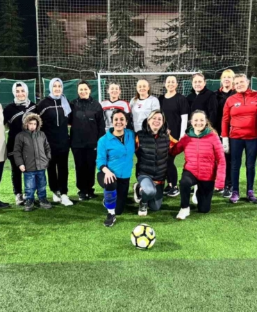 Kadınlar futbol maçıyla günlerini kutladı