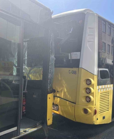 Ataşehir’de İETT otobüsleri çarpıştı: 1 yaralı