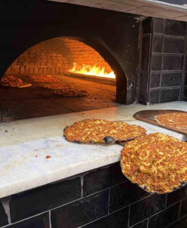 Lahmacun ustası "Maçı kazanırsak bin lahmacun dağıtacağım" dedi, sözünü tuttu