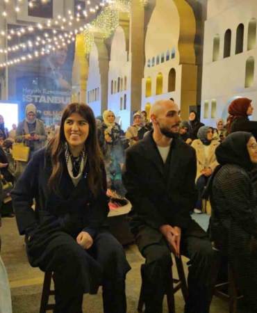 AK Parti İstanbul Milletvekili Derya Ayaydın’dan, gençlere milli futbolcuyla sürpriz ziyaret