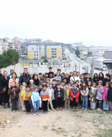 Nilüfer’de minikler doğa için fidan dikti