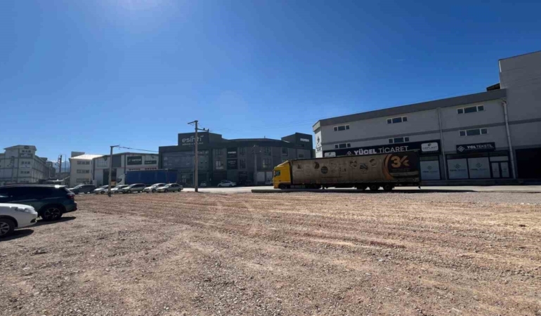 Sanayi bölgesinde otopark alanları artıyor