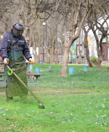 Kartepe’de park ve yürüyüş yollarında bahar temizliği çalışması