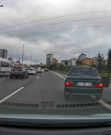 Ümraniye’de makas atan sürücü dehşet saçtı: Araçtan indi, şoföre tokat attı