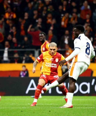 Trendyol Süper Lig: Galatasaray: 0 - RAMS Başakşehir: 0 (Maç devam ediyor)
