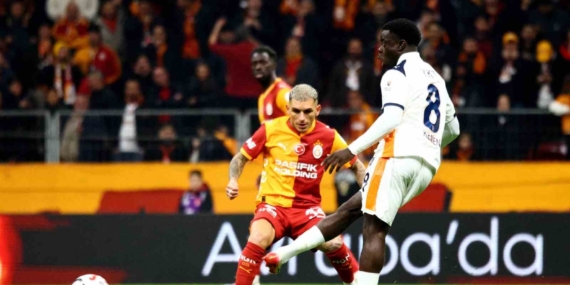 Trendyol Süper Lig: Galatasaray: 0 - RAMS Başakşehir: 0 (Maç devam ediyor)
