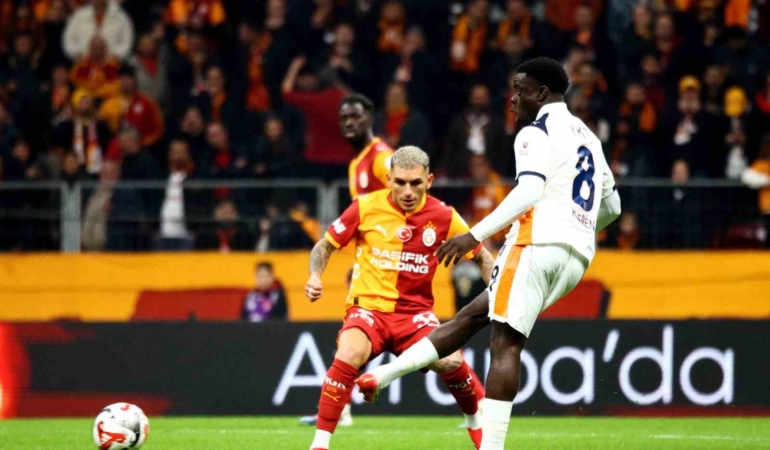 Trendyol Süper Lig: Galatasaray: 0 - RAMS Başakşehir: 0 (Maç devam ediyor)