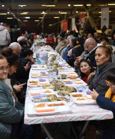 Ramazan’ın bereketi 1050 konutlar’da paylaşıldı