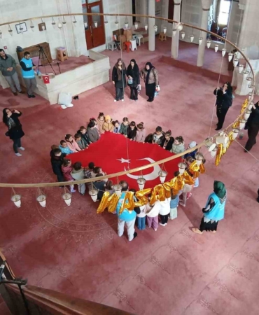 Babaeski’de minik öğrenciler Ramazan etkinliğinde cami ile tanıştı