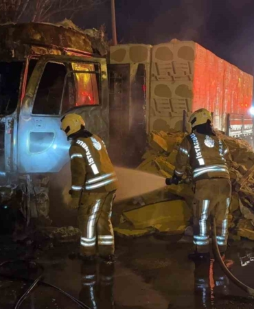 Tuzla’da korkutan tır yangını