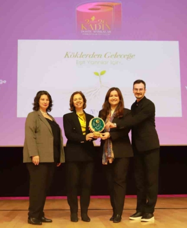 Bursa’da Yeşim Grup’a Kadın Dostu Markalar Farkındalık Ödülü