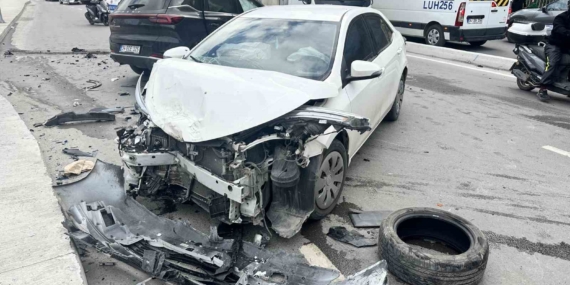 Sarıyer’de otomobil karşı şeride geçti, 4 araç birbirine girdi: 4 yaralı