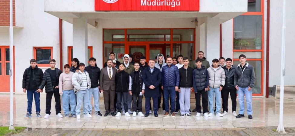 Vali Sözer bayramda çocuklar ve öğrencilerle buluştu