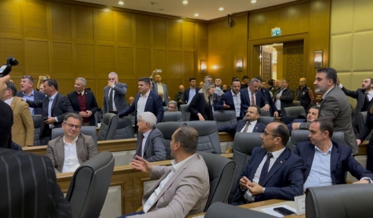 Bursa Büyükşehir Meclisi’nde ‘su zammı’ tekrar gündeme geldi, tansiyon yükseldi