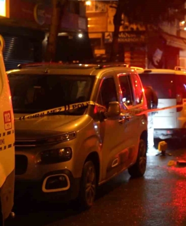 Sancaktepe’de seyir halindeki otomobilden silahlı saldırı: 1 yaralı