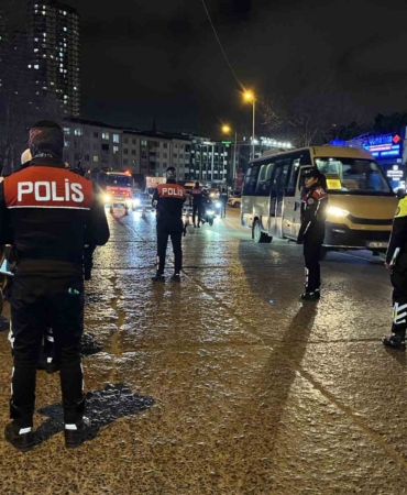 Esenyurt’ta polis ekiplerinden trafik denetimi